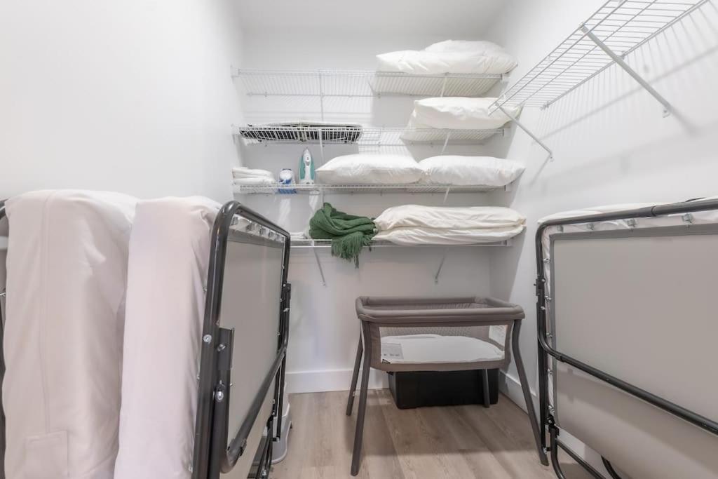 2 Bedroom 2 Bath Suite, Near American Dream And The Airport, Free Parking, King Bed And 2 Queen Beds, Washer And Dryer Orange Exterior foto